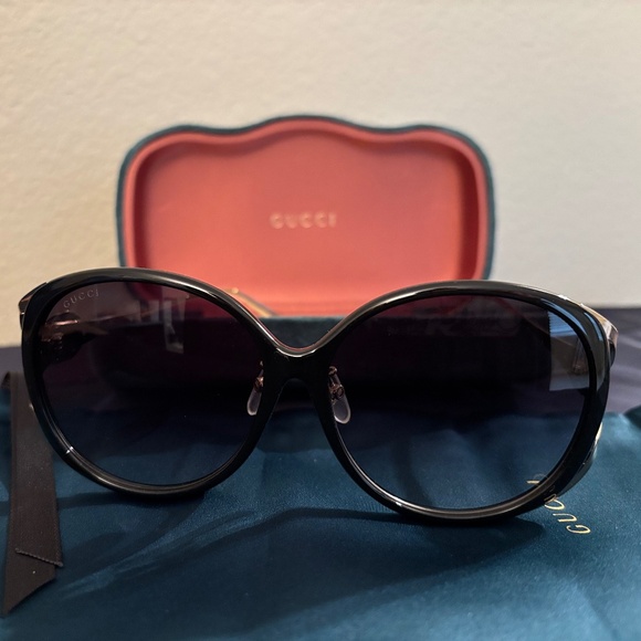Gucci Oval Rim Designer Sunglasses GG0226SK - Picture 2 of 6